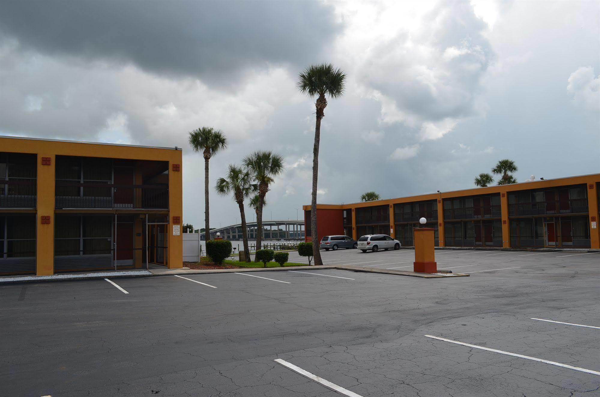 Quality Inn And Suites Palatka Riverfront Exterior foto