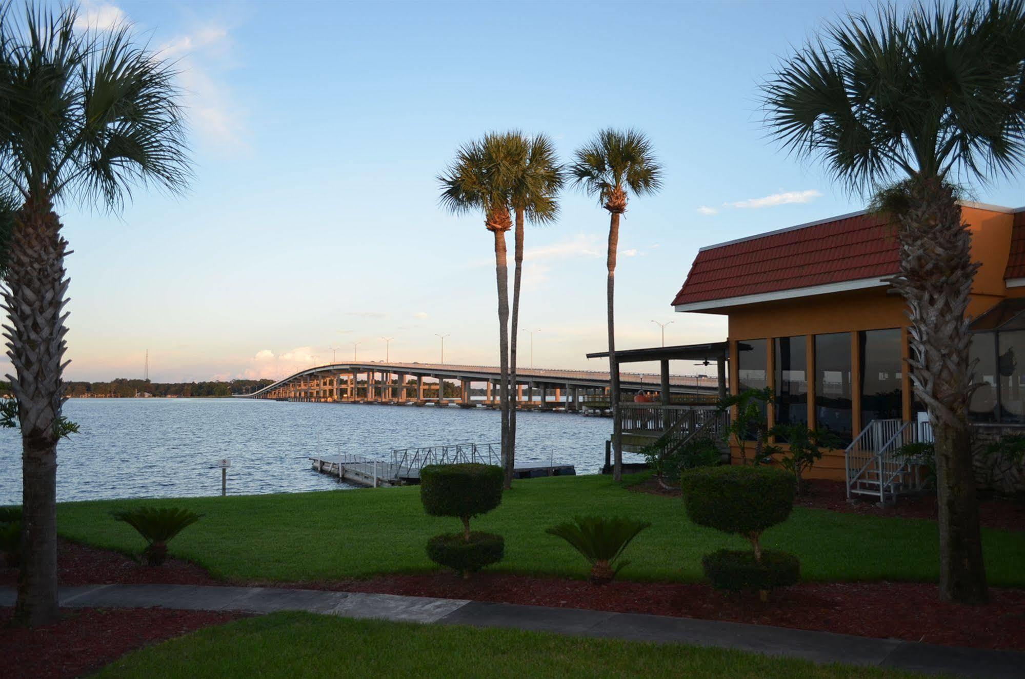 Quality Inn And Suites Palatka Riverfront Exterior foto